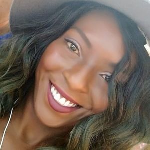 Meet your Posher, Lenora